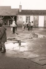 Photo autrefois. cours des petits. Ecole saint jacques de compostelle